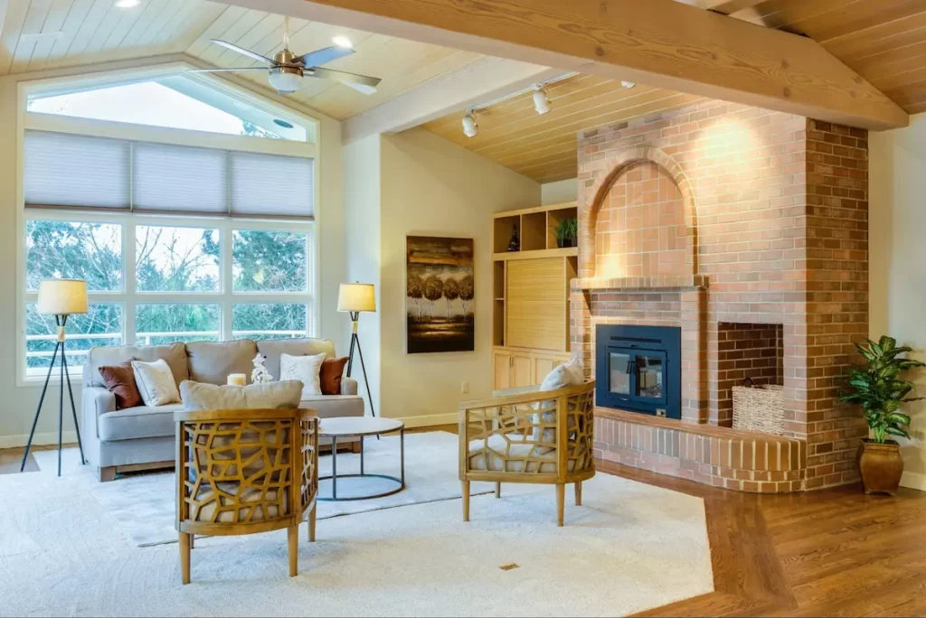 Pros and Cons of Vaulted Ceilings