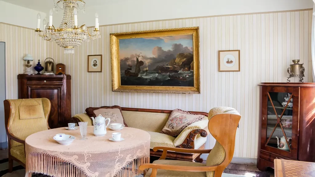 Vintage Vibes: 10 Ideas for Adding Timeless Charm to Your Home Décor